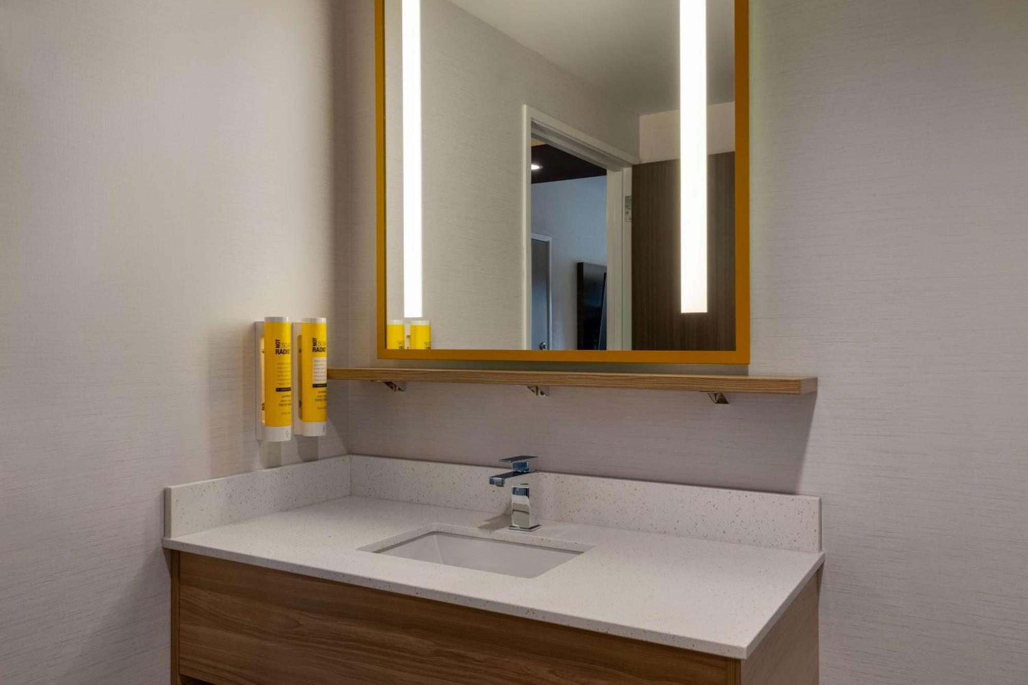 Tru By Hilton Ankeny Hotel Екстериор снимка
