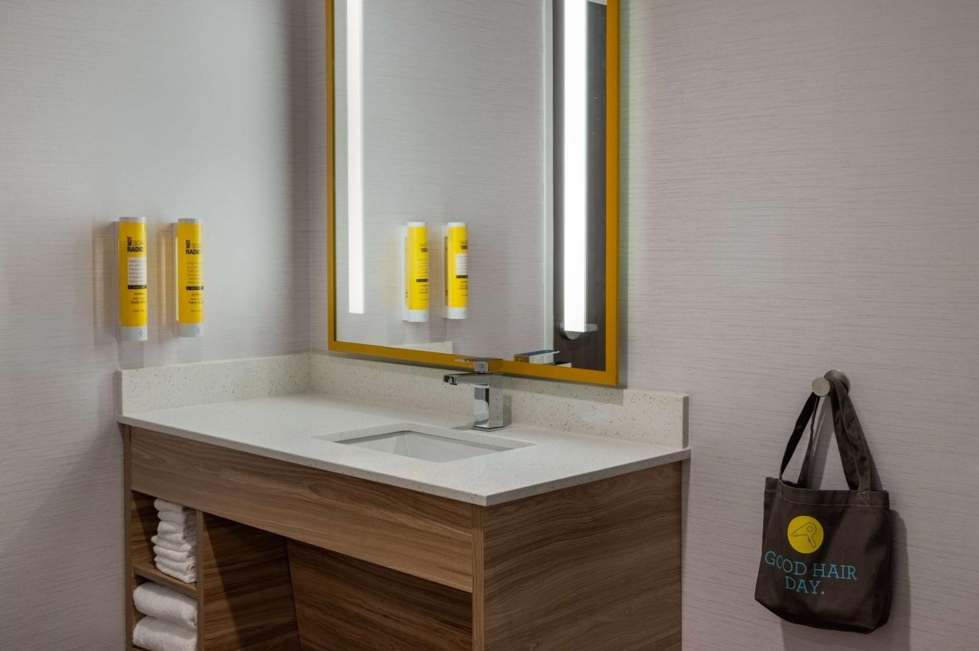 Tru By Hilton Ankeny Hotel Екстериор снимка